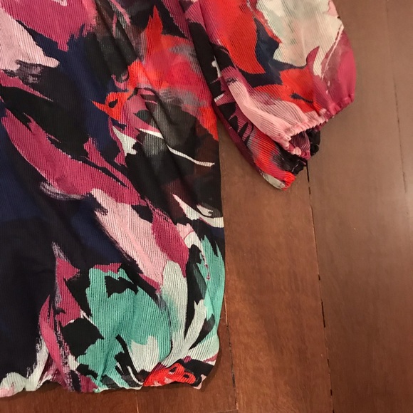 Floral 3/4 sleeve top, never worn - Picture 3 of 5